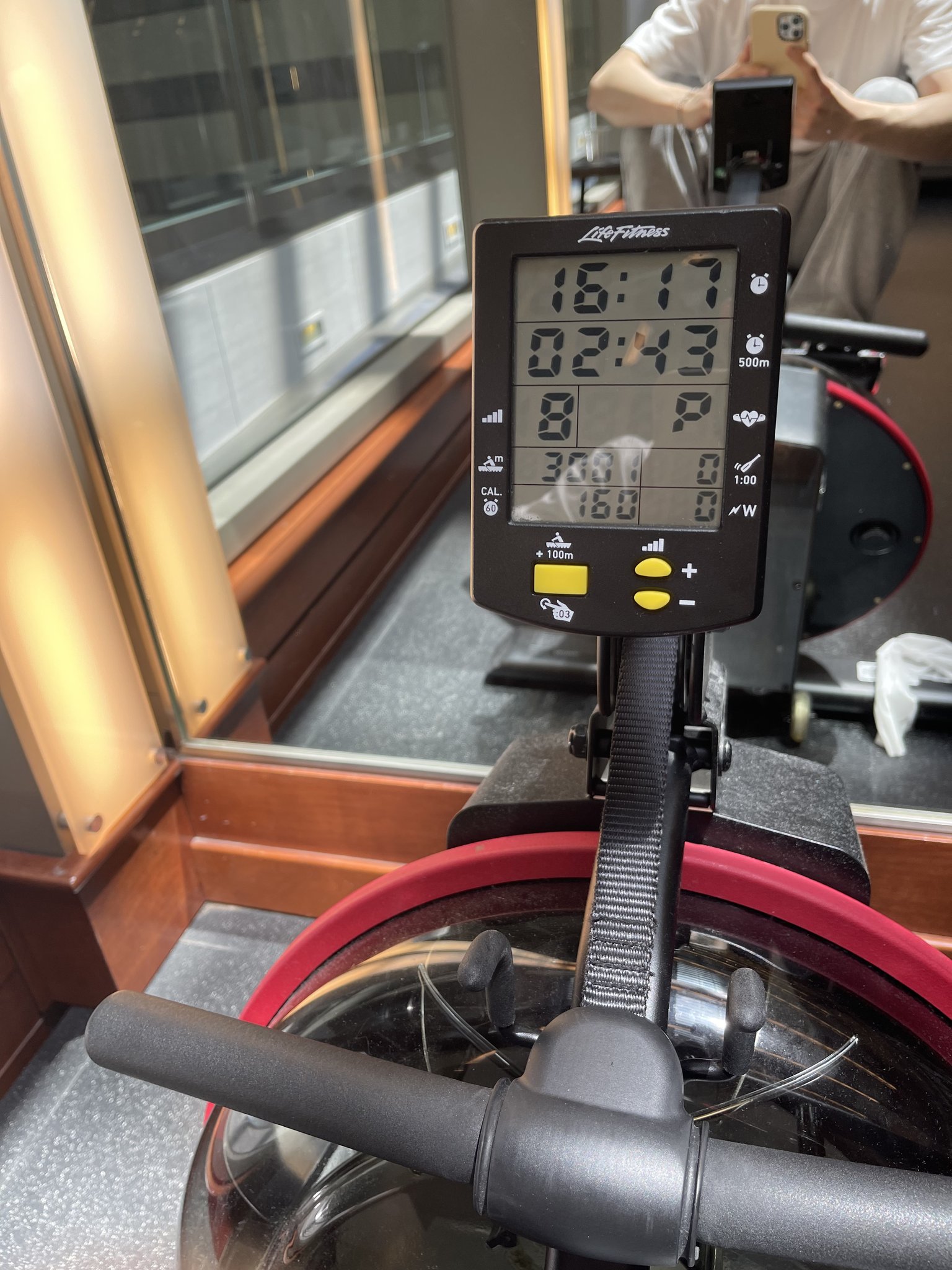 [잡담] 몬엑 미국에서 헬스장 인증짤 떴는데 | 인스티즈