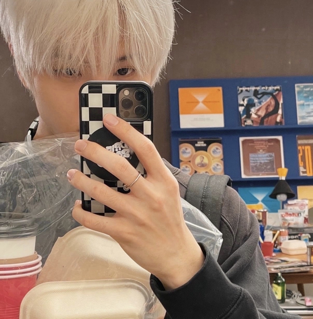 [잡담] 이 사람 아이돌이야?? 이름 좀 ㅜㅜ | 인스티즈