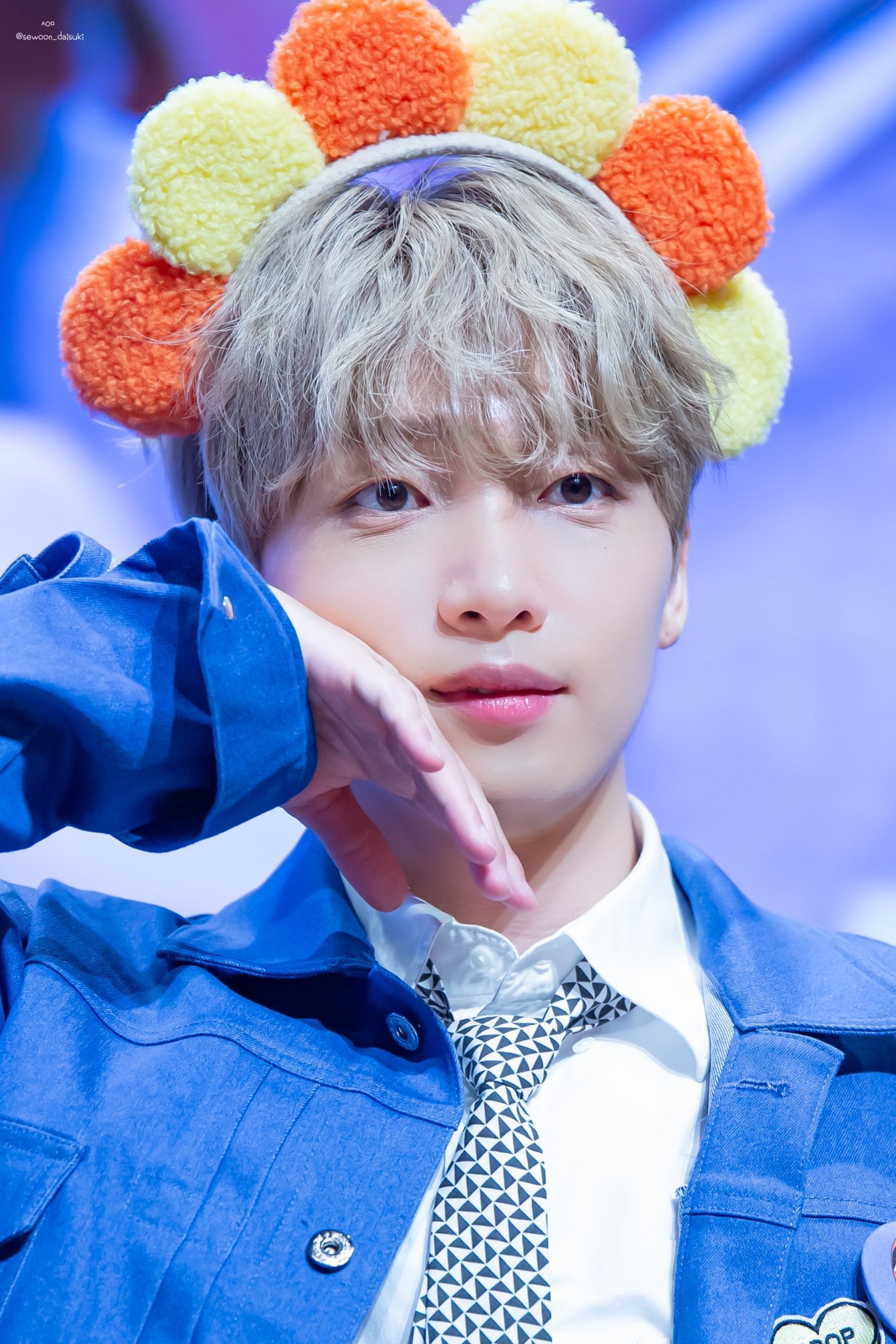 [잡담] 내본진 머리띠 하는데 왜 틈이 있냐 | 인스티즈