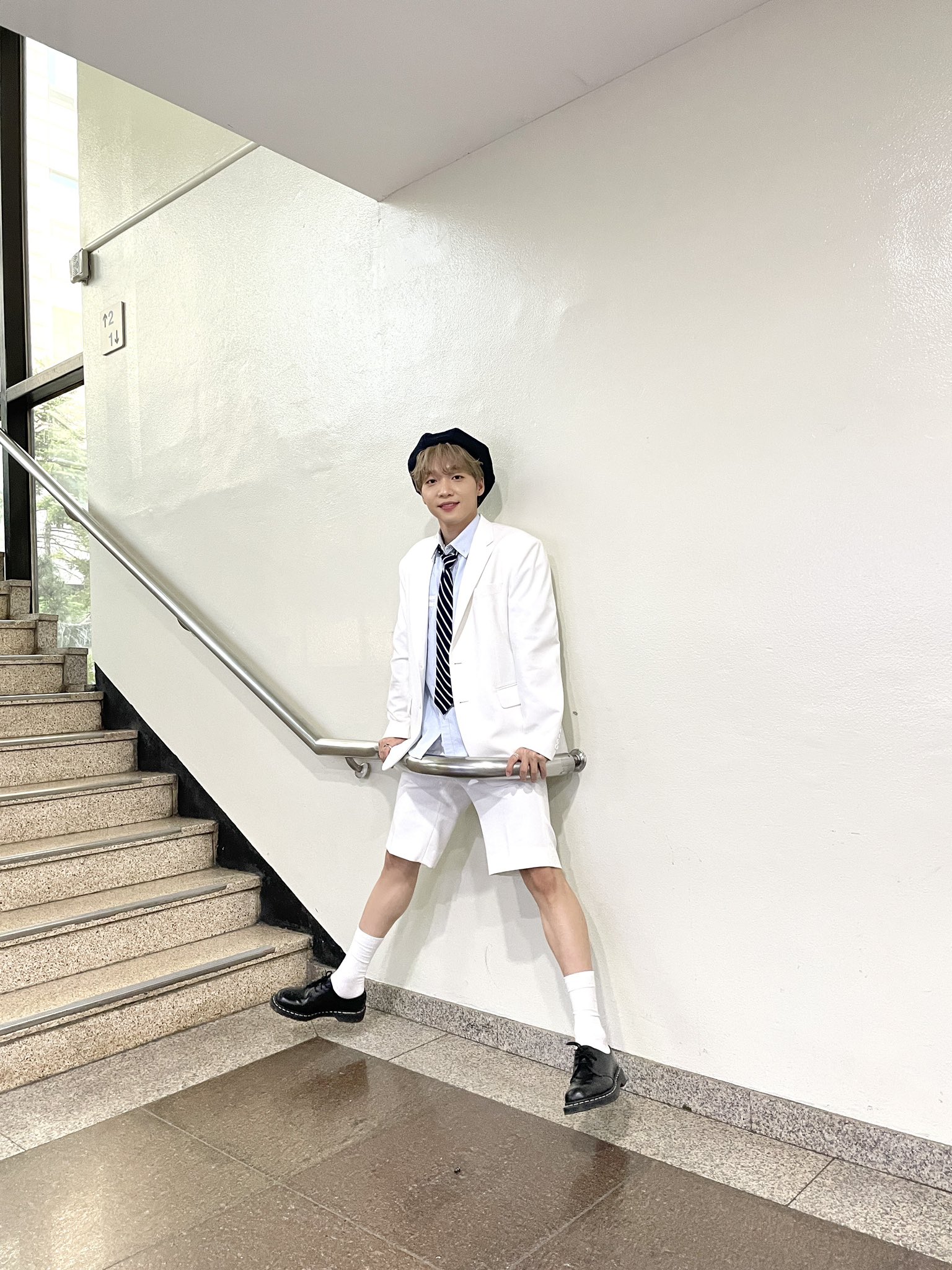 [잡담] 어떻게 계단샷이 하나부터 열까지 다 범상치 않냐 | 인스티즈