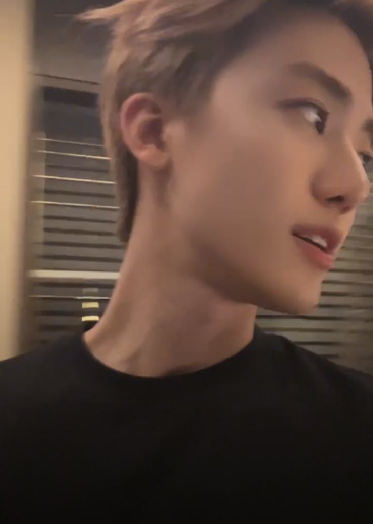 [잡담] 아직도 이 얼굴이 스노우, 유라이크를 안먹인 얼굴이라는 걸 믿질 못하는 중 - 인스티즈(instiz) 연예 카테고리