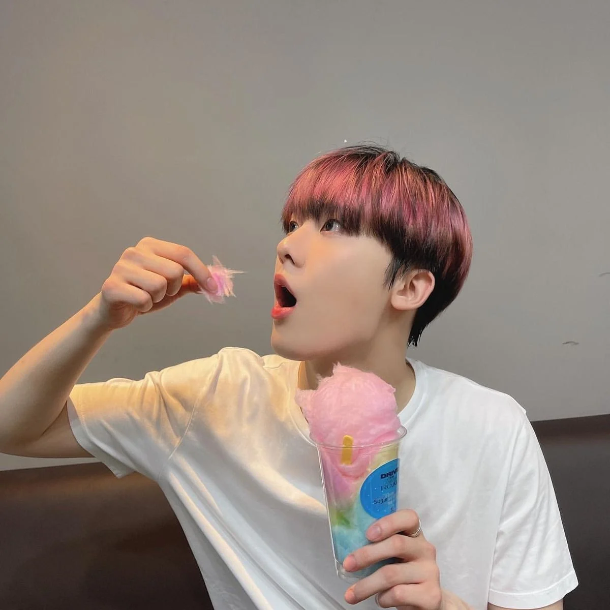 [잡담] 아니 산하 하는 행동 너무 귀여워 😍 | 인스티즈