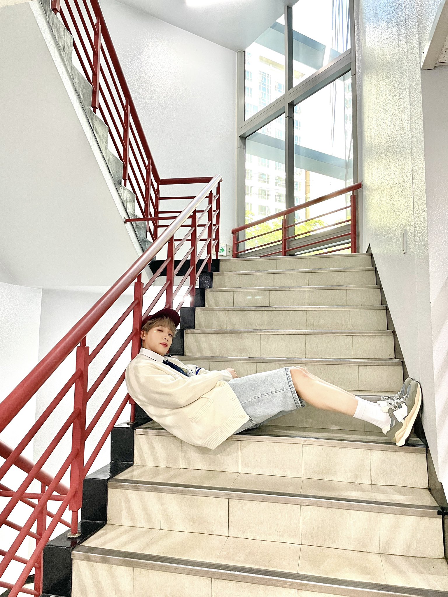 [잡담] 어떻게 계단샷이 하나부터 열까지 다 범상치 않냐 | 인스티즈