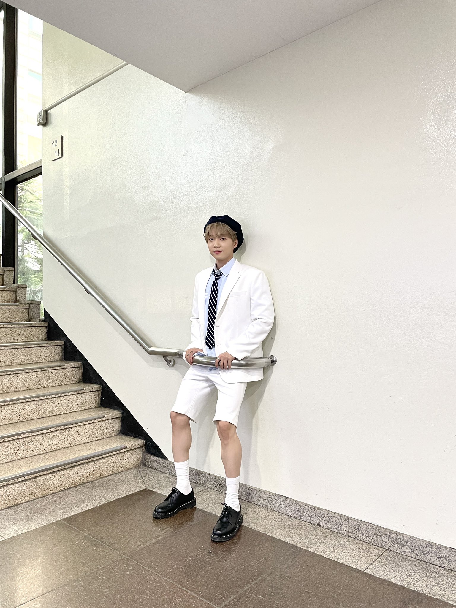 [잡담] 어떻게 계단샷이 하나부터 열까지 다 범상치 않냐 | 인스티즈