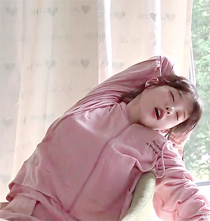 [잡담] 아이유 이 짤 진짜 지브리 같아 | 인스티즈