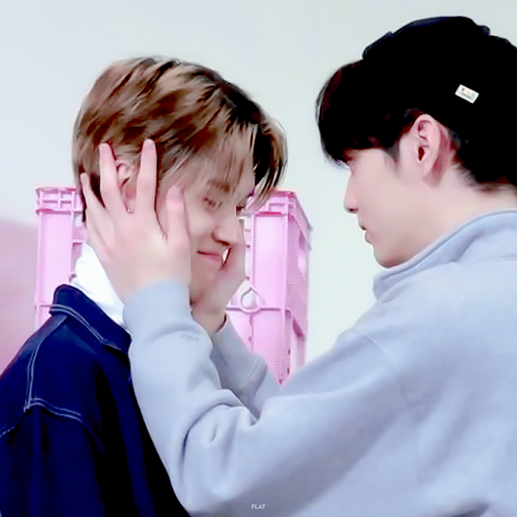 [잡담] 투바투 수빈 손 큰거 개좋음 | 인스티즈