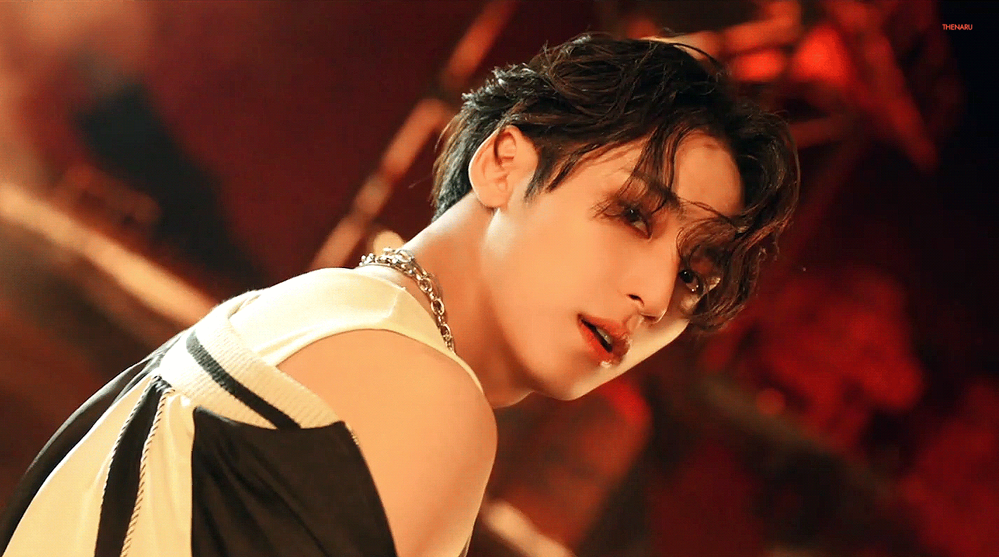 [잡담] 민규야 왜 그렇게 쳐다봐…? | 인스티즈