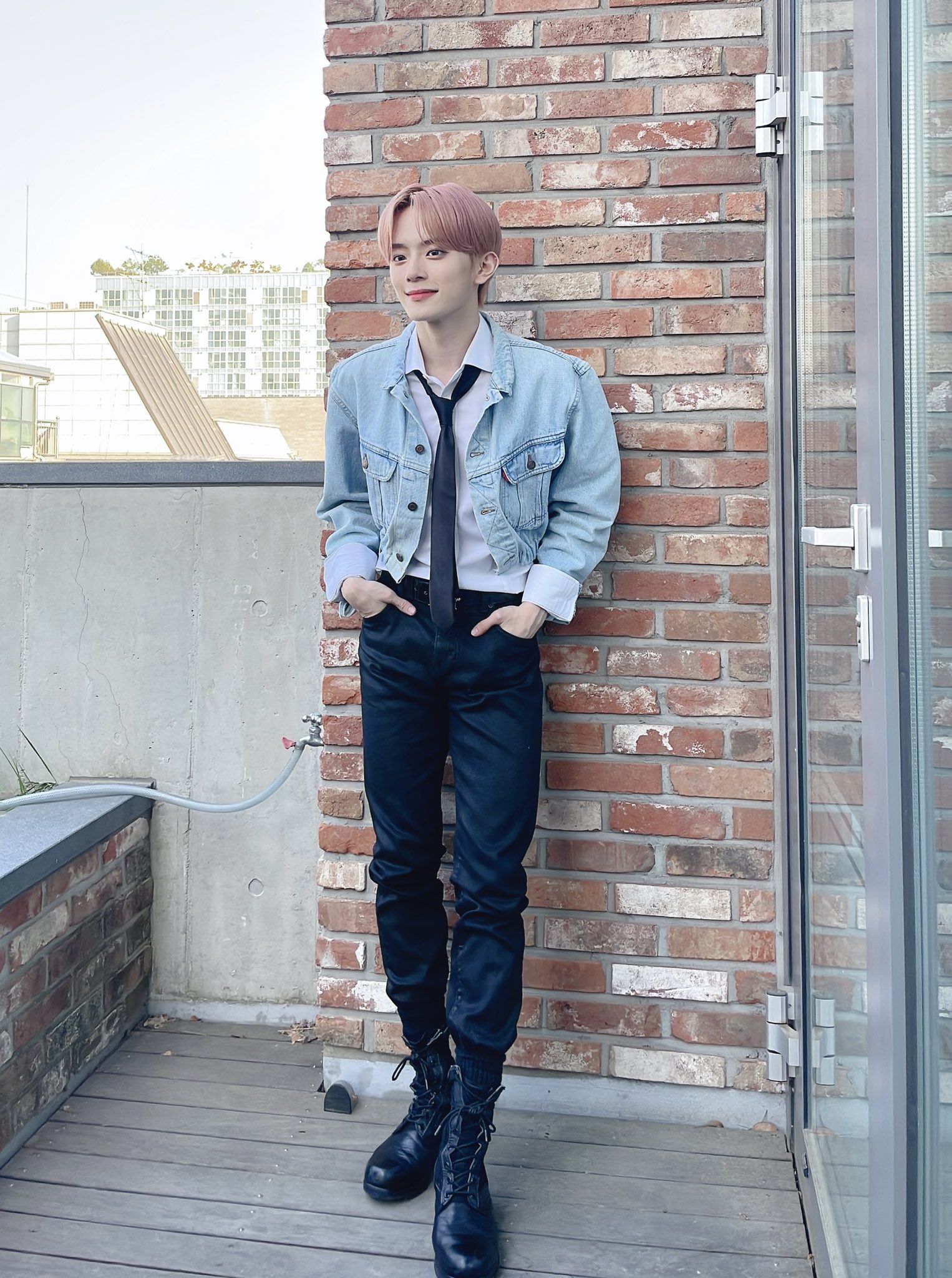 [잡담] 후면 기카로 이렇게 생겼으면 실물로는 대체 어떻게 생긴거야? | 인스티즈