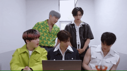 [잡담] 아스트로 신곡 뮤비 리액션 하는 아스트로 | 인스티즈