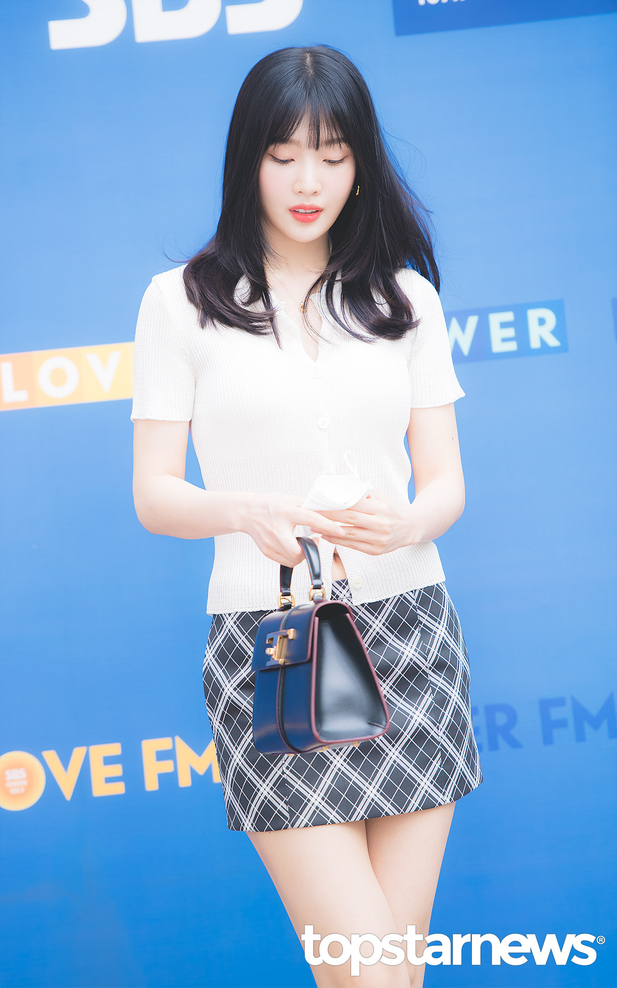 [잡담] 조이 오늘 진짜 예쁘다ㅠㅠㅠ예뻐예뻐 옷도 얼굴도 다이뻐 | 인스티즈