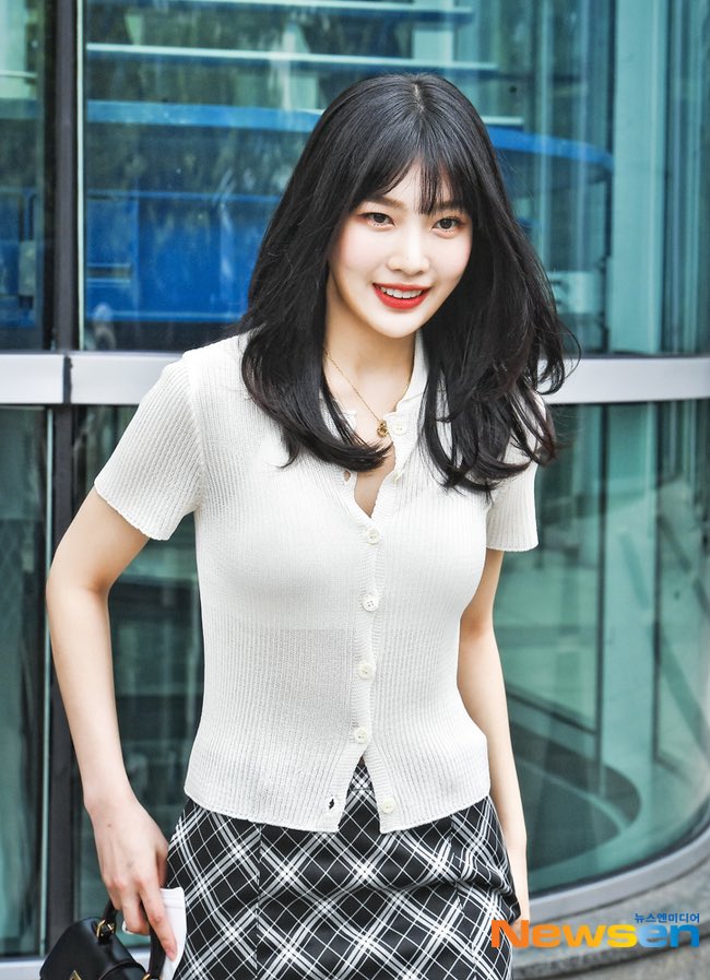 [잡담] 조이 오늘 진짜 예쁘다ㅠㅠㅠ예뻐예뻐 옷도 얼굴도 다이뻐 | 인스티즈
