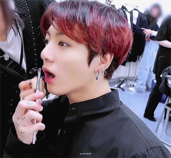 [잡담] 방탄 정국 메이크업 받는 거 짱귀ㅋㅋㅋㅋㅋㅋㅋㅋㅋㅋ | 인스티즈