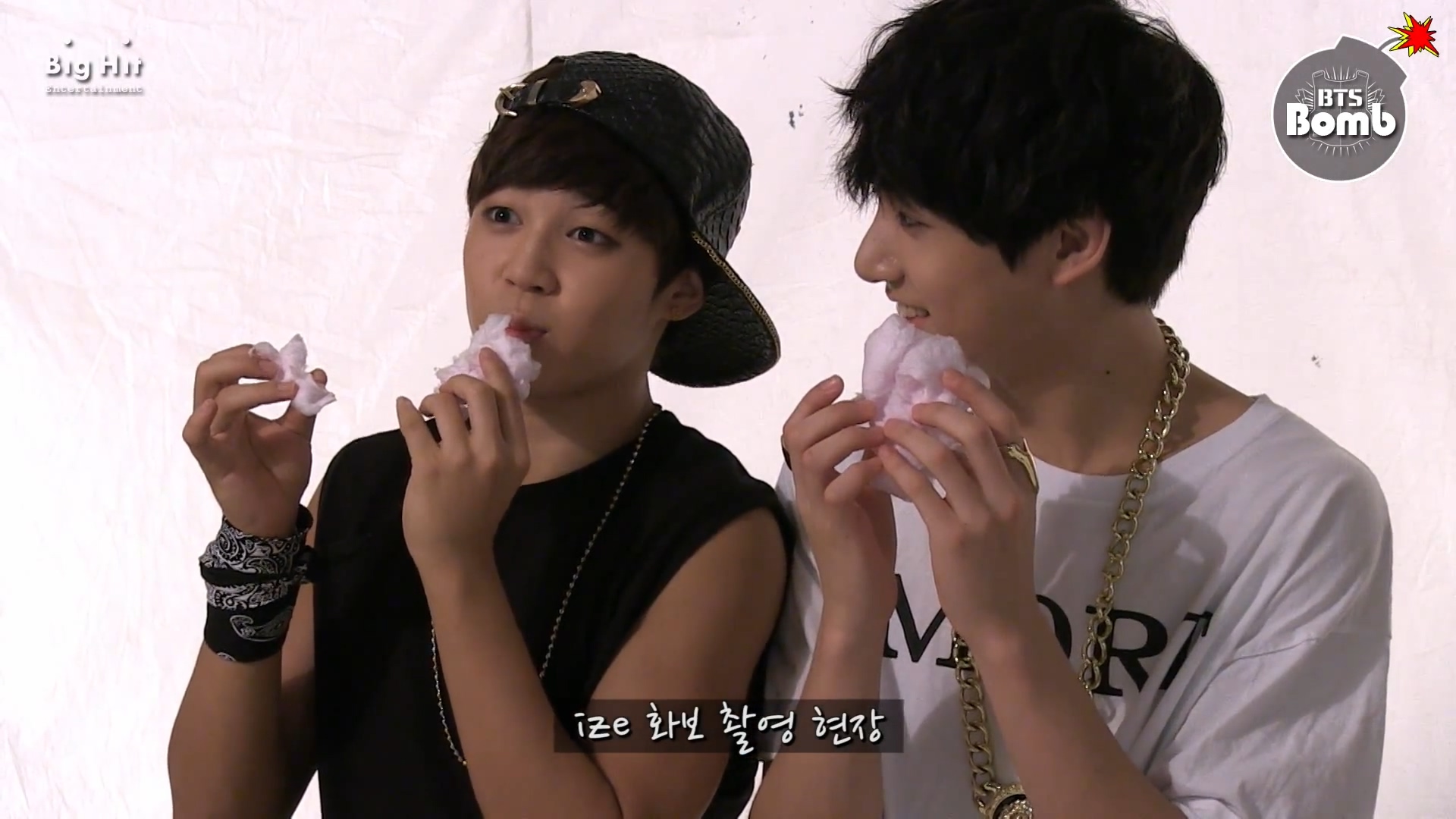 [잡담] 이거 방탄 지민이랑 정국 뭔가 손만 봐도 애기들 같지 않니 | 인스티즈