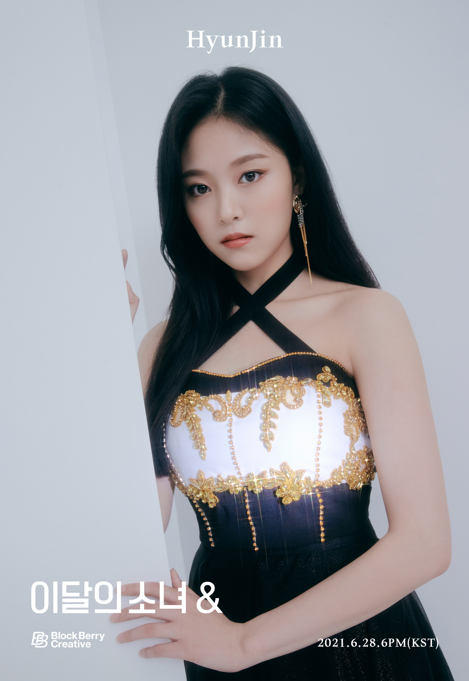 [잡담] 현진이 넘 이뿌다 ㅠㅠㅠ 피부봐... 퀸덤에서 머리묶은것도 이쁘네 | 인스티즈