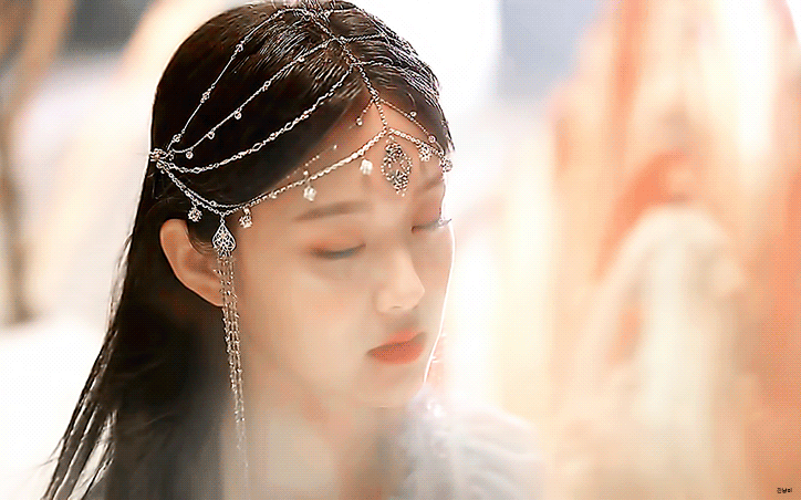 [잡담] 현진이 넘 이뿌다 ㅠㅠㅠ 피부봐... 퀸덤에서 머리묶은것도 이쁘네 | 인스티즈