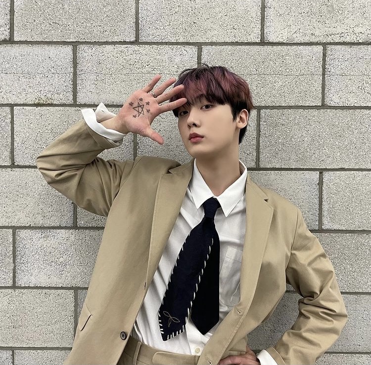 [잡담] 산하 이 날 룩 너무 귀엽다 🤎 | 인스티즈