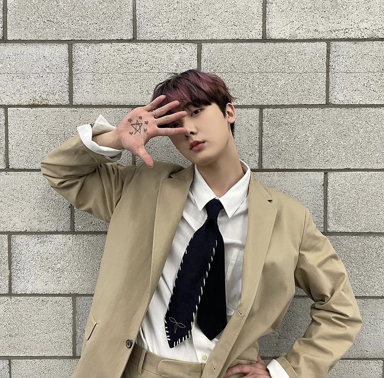 [잡담] 산하 이 날 룩 너무 귀엽다 🤎 | 인스티즈