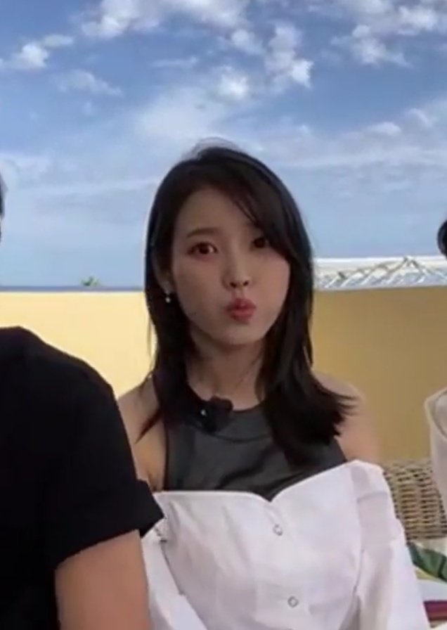 [잡담] 아이유선샌님 진짜 잘생기셨어.. | 인스티즈