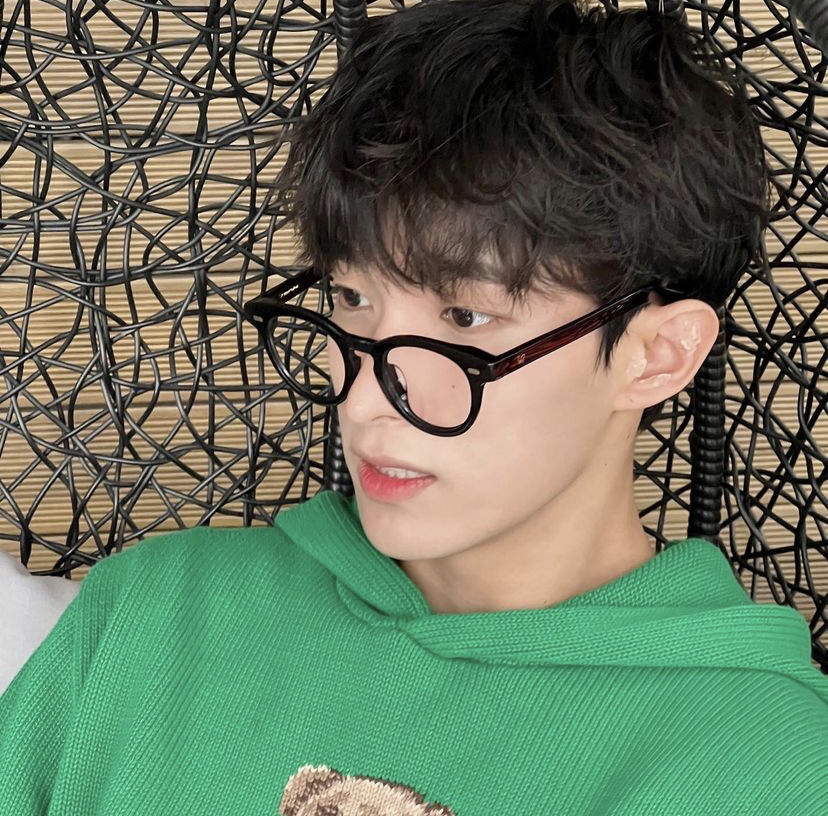 [잡담] 딱 내가 생각하던 너드의 정석이다.. | 인스티즈