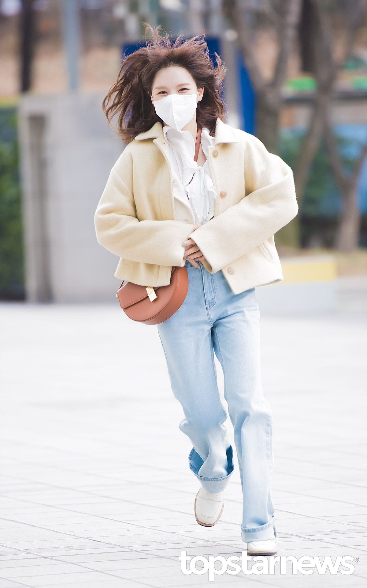 [잡담] 라디오 출근길때마다 기다리는 팬들보고 달려오는 웬디 사진이래 | 인스티즈