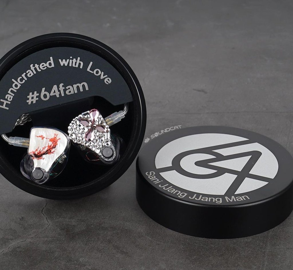 [잡담] 가수들 귀에꽂는 이거 이름 뭐라더라 | 인스티즈