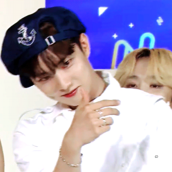 [잡담] 나 큐 이날이 너무좋음...이유는 모름 그냥 예뻐서인가.. | 인스티즈