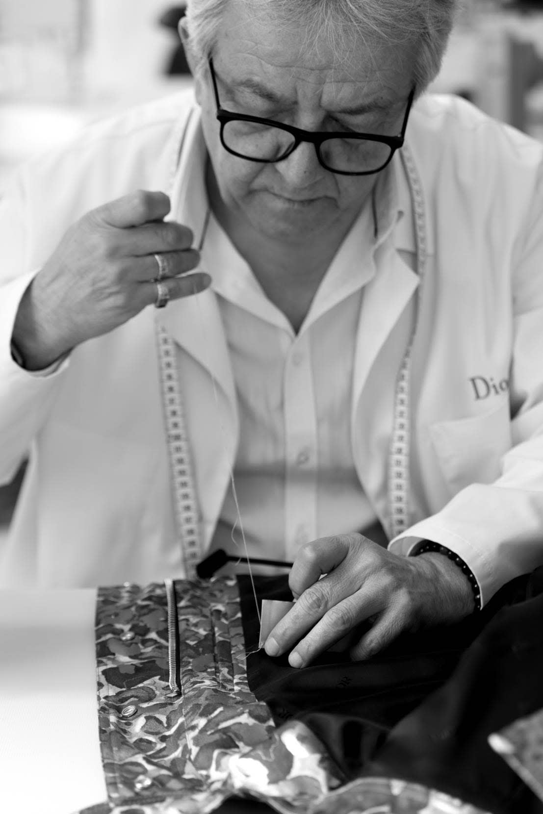 [잡담] 디올 역사상 최초의 무대의상 시도였다. 방탄은 이제 루이비통 엠버서더지만 | 인스티즈