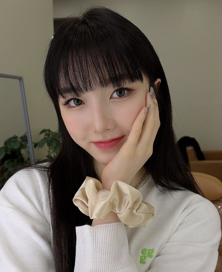 [잡담] 라잇썸 주현 앞머리 내린 게 훨씬 더 예쁘다 💗 | 인스티즈