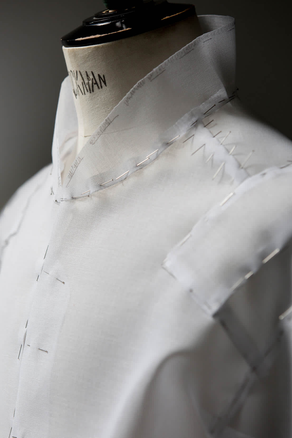 [잡담] 디올 역사상 최초의 무대의상 시도였다. 방탄은 이제 루이비통 엠버서더지만 | 인스티즈