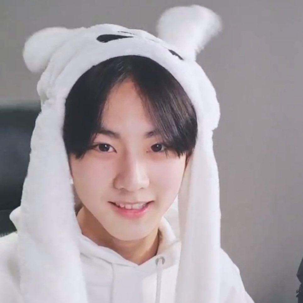 [잡담] 이번에 컴백하면 팬싸에서 양정원 머리띠 쓴거 볼수있겠지…? | 인스티즈