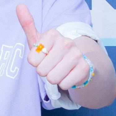 [잡담] 아 코디 자꾸 하성운한테 진주 비즈 채워주는 거 진짜 짜증나.. (너무 좋다는 뜻) | 인스티즈