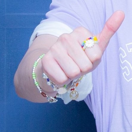 [잡담] 아 코디 자꾸 하성운한테 진주 비즈 채워주는 거 진짜 짜증나.. (너무 좋다는 뜻) | 인스티즈