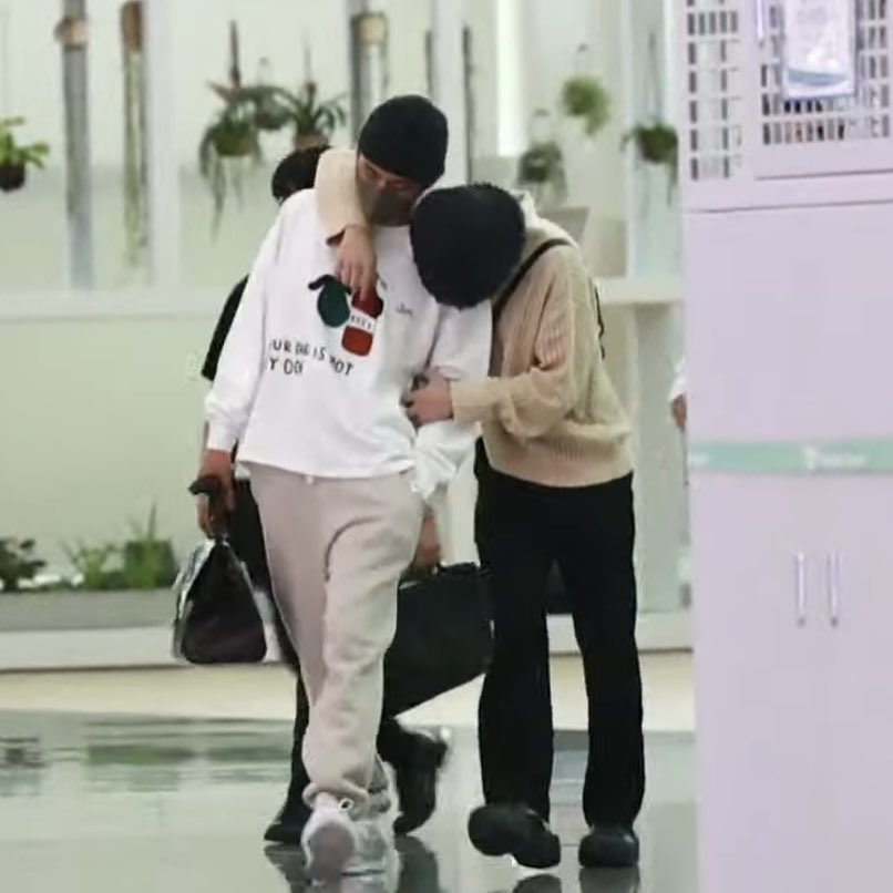 [잡담] 방탄 구오즈 오리궁딩이걑은 모자 쓰고 | 인스티즈