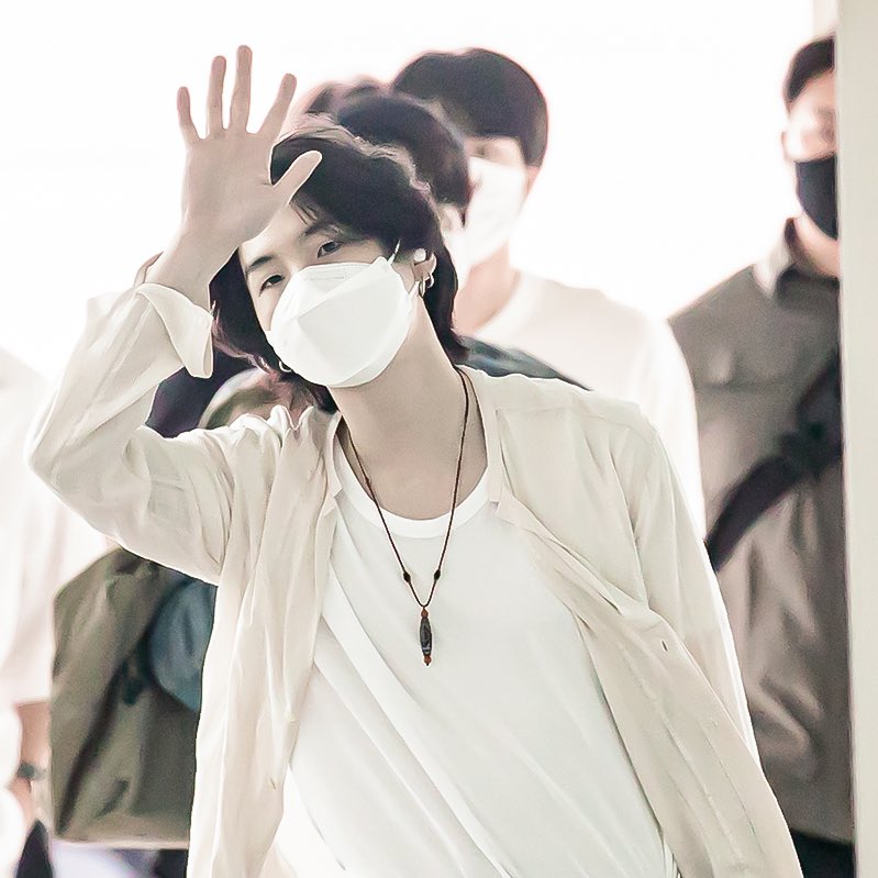 [잡담] 방탄 슈가 목걸이 유죄다 진짜😇 | 인스티즈