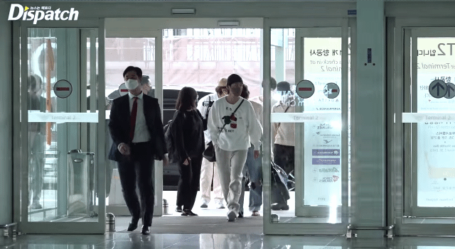 [잡담] 공항 입장하는 뷔 | 인스티즈