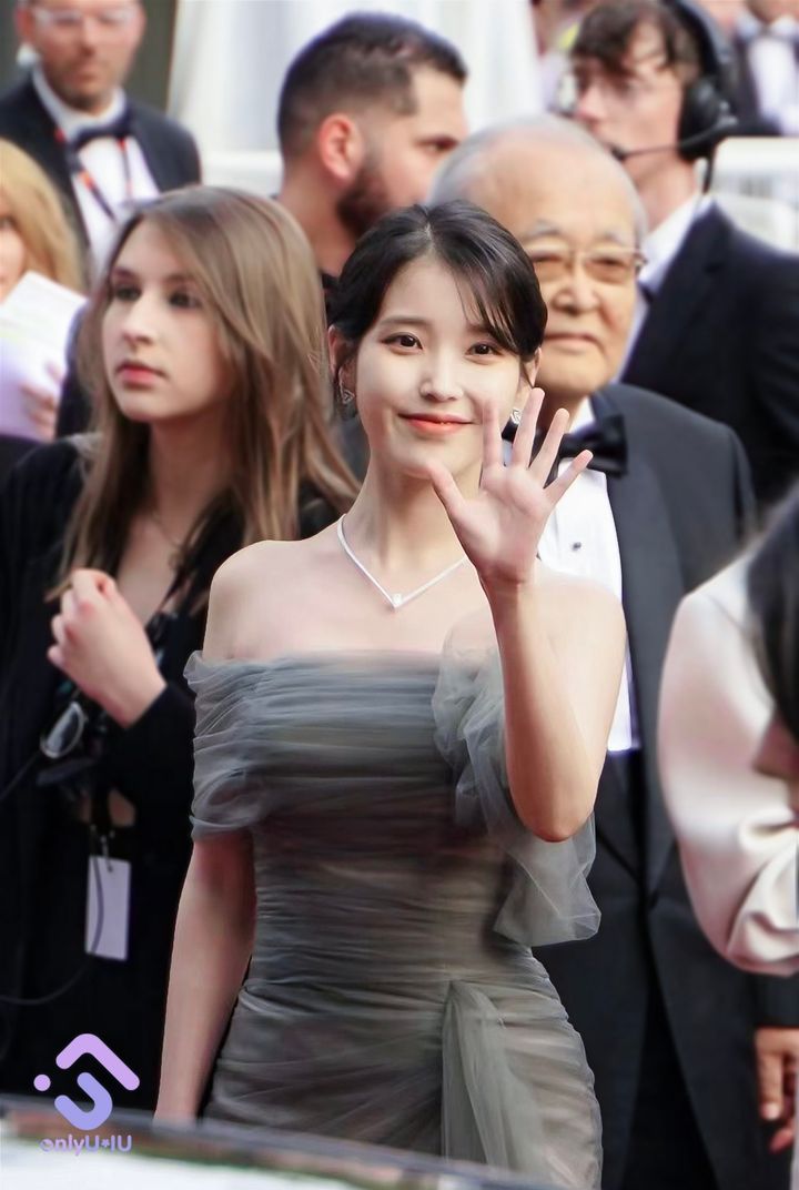 [잡담] 아이유 칸 레카 팬이 찍은 직찍 보실 분 | 인스티즈