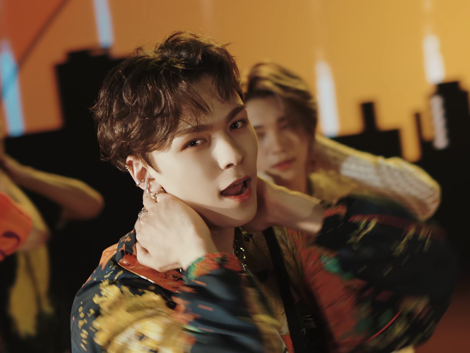 [잡담] 버논이 계속 뒷목 잡아줬으면 좋겠다 (not 혈압상승 yes 안무) | 인스티즈