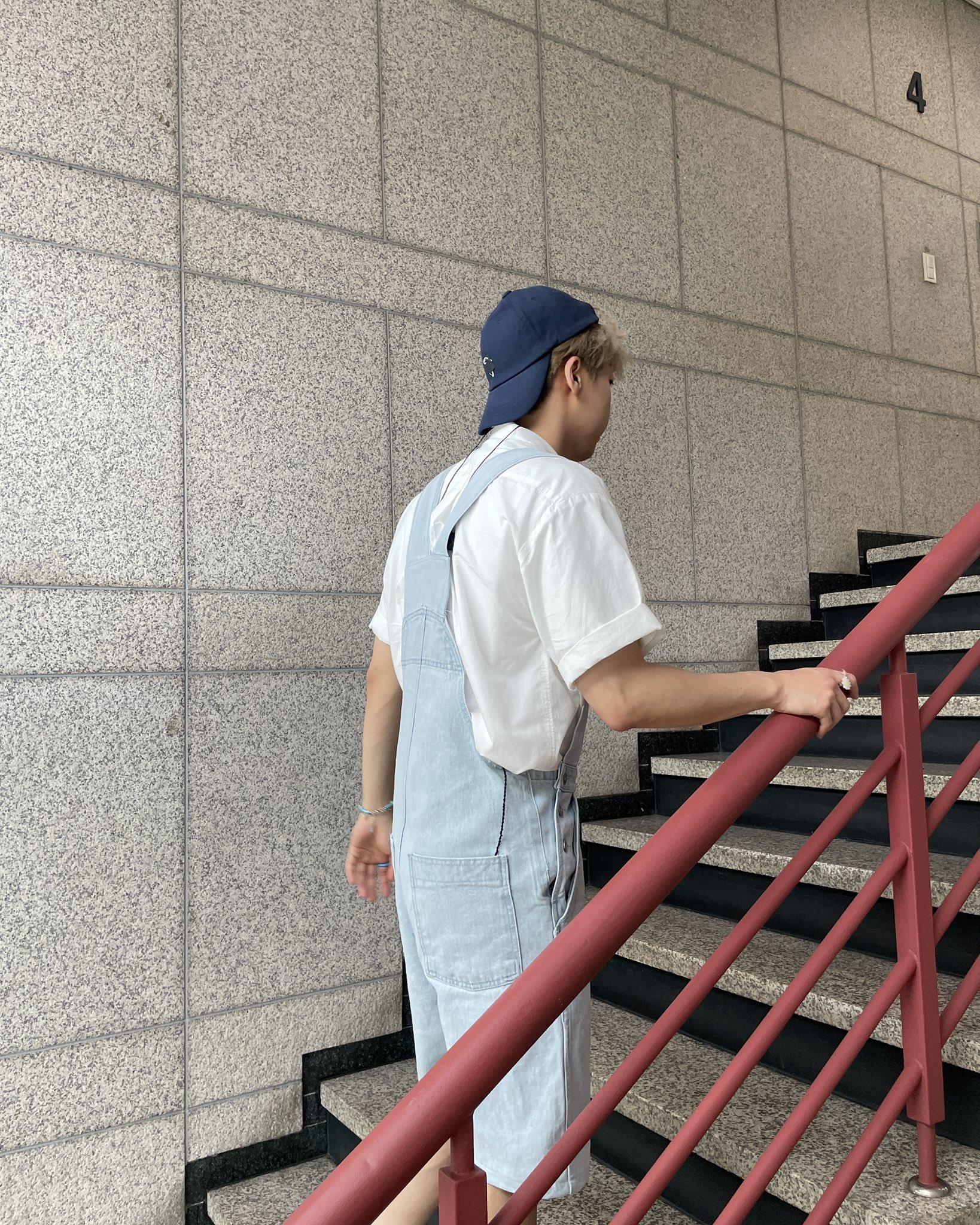 [잡담] 어떻게 계단샷이 하나부터 열까지 다 범상치 않냐 | 인스티즈