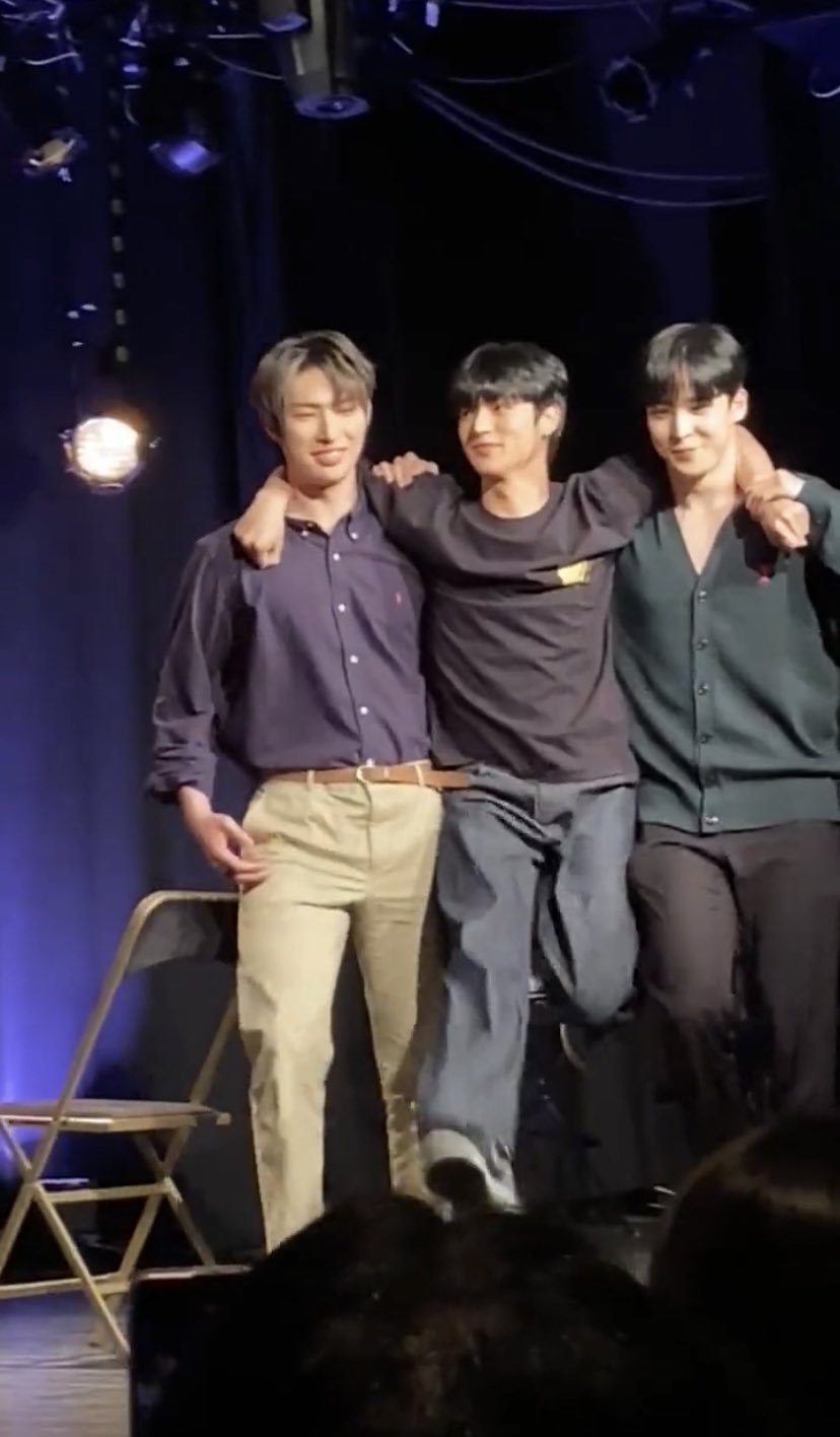 [잡담] 대체 뭐하는 그룹인가 싶은 | 인스티즈