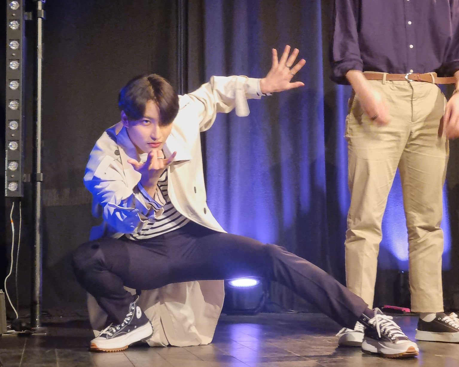 [잡담] 대체 뭐하는 그룹인가 싶은 | 인스티즈