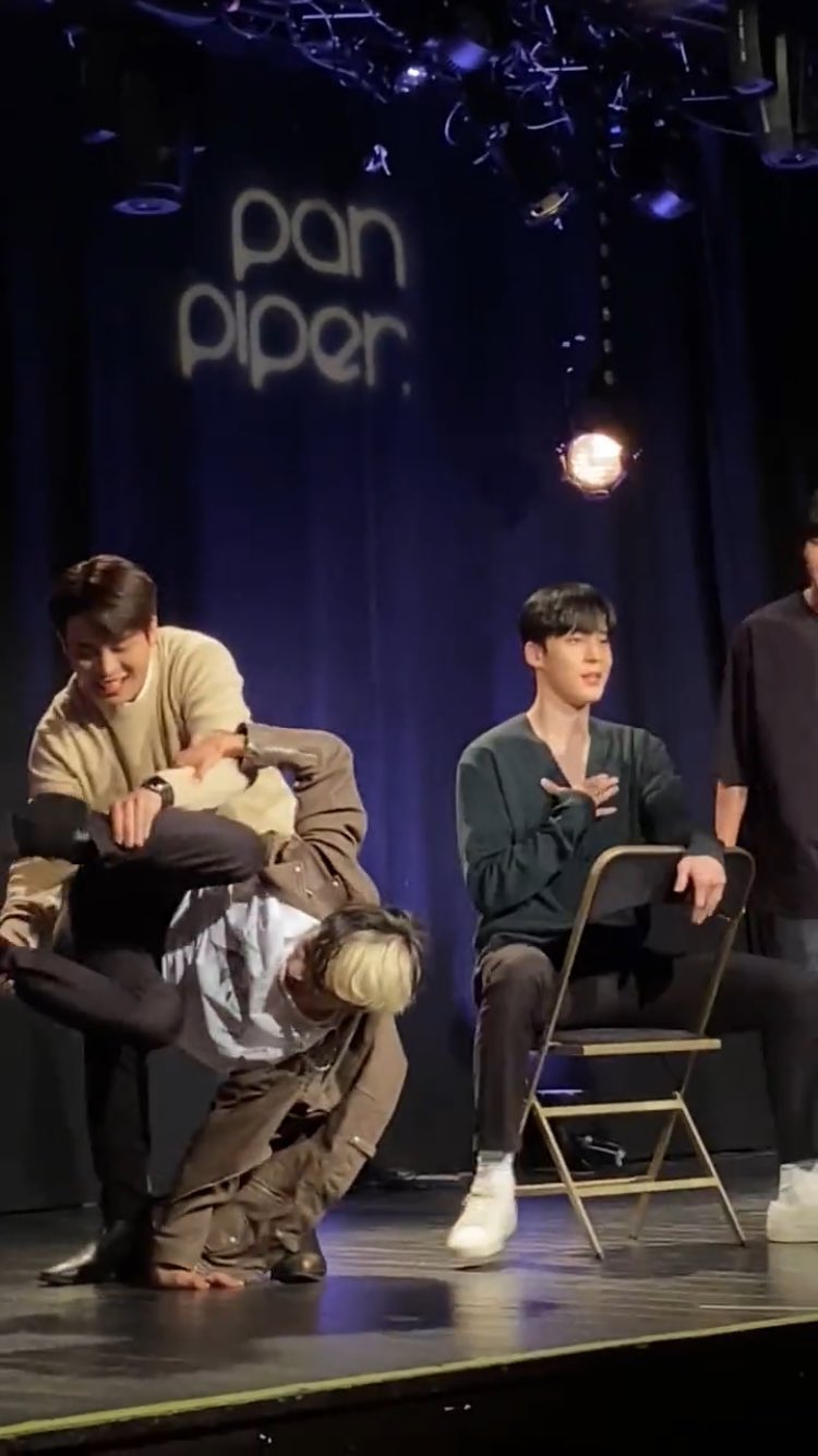 [잡담] 대체 뭐하는 그룹인가 싶은 | 인스티즈