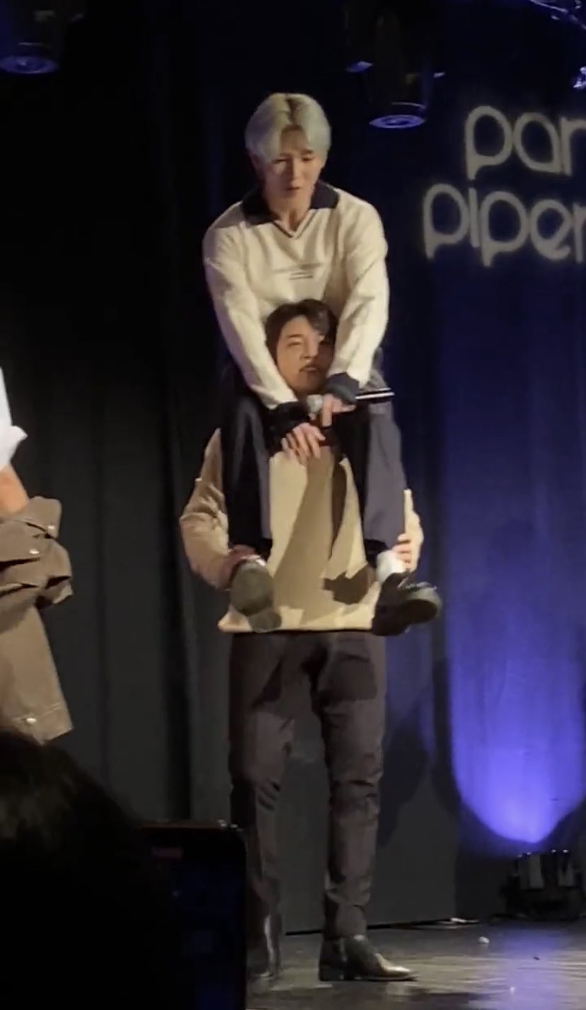 [잡담] 대체 뭐하는 그룹인가 싶은 | 인스티즈