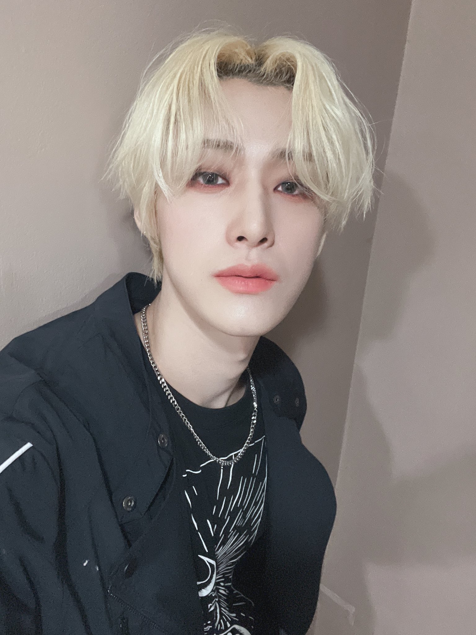 [잡담] 위아이 용하 장발? 시절이 있었나 나 이제 짧머로 갈아탔어 | 인스티즈