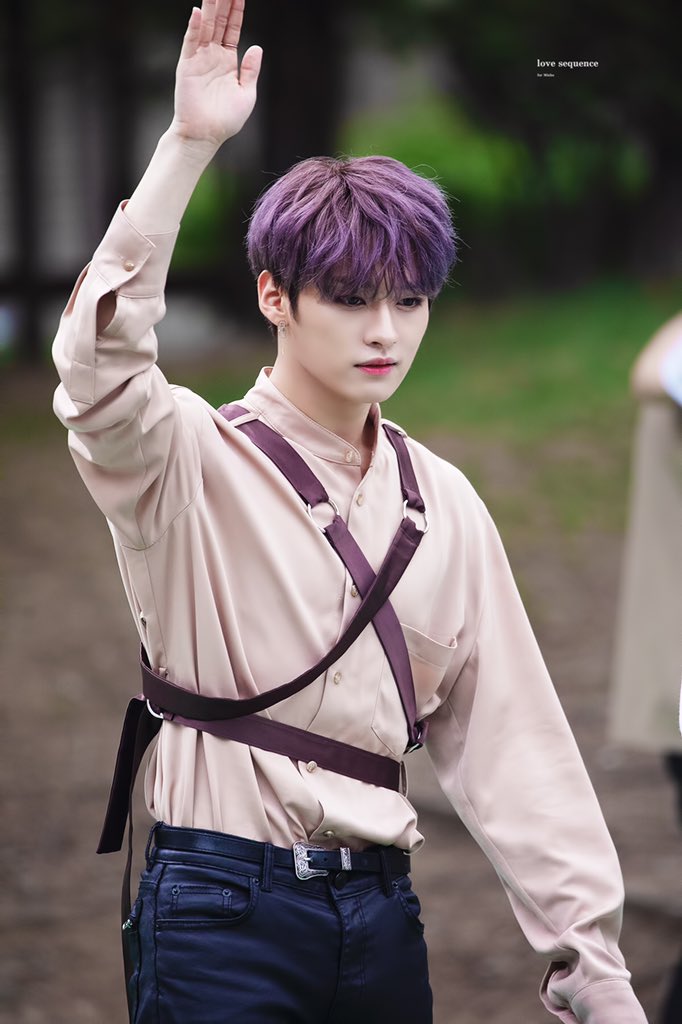 [잡담] 리노가 이 의상 한 번만 다시 입어줬으면 좋겠다 | 인스티즈