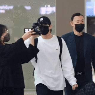 [잡담] 공항내 방탄 찍는사람은 하이브소속인가 | 인스티즈