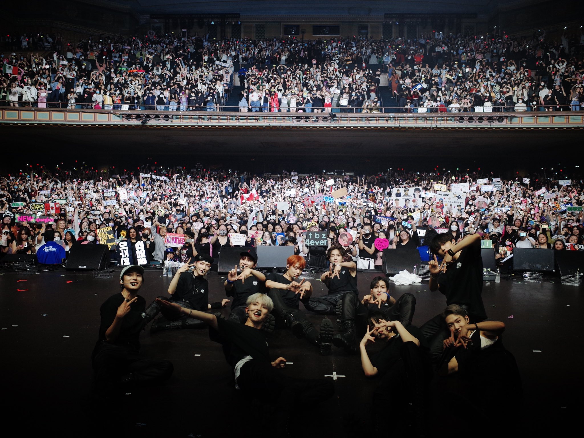 [잡담] 더보이즈 단체 사진 | 인스티즈