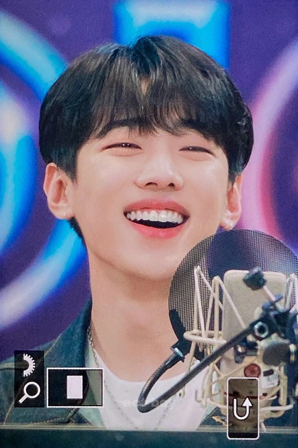 [잡담] 아 재찬이 웃는 거 진짜 귀엽고 이쁘다 | 인스티즈