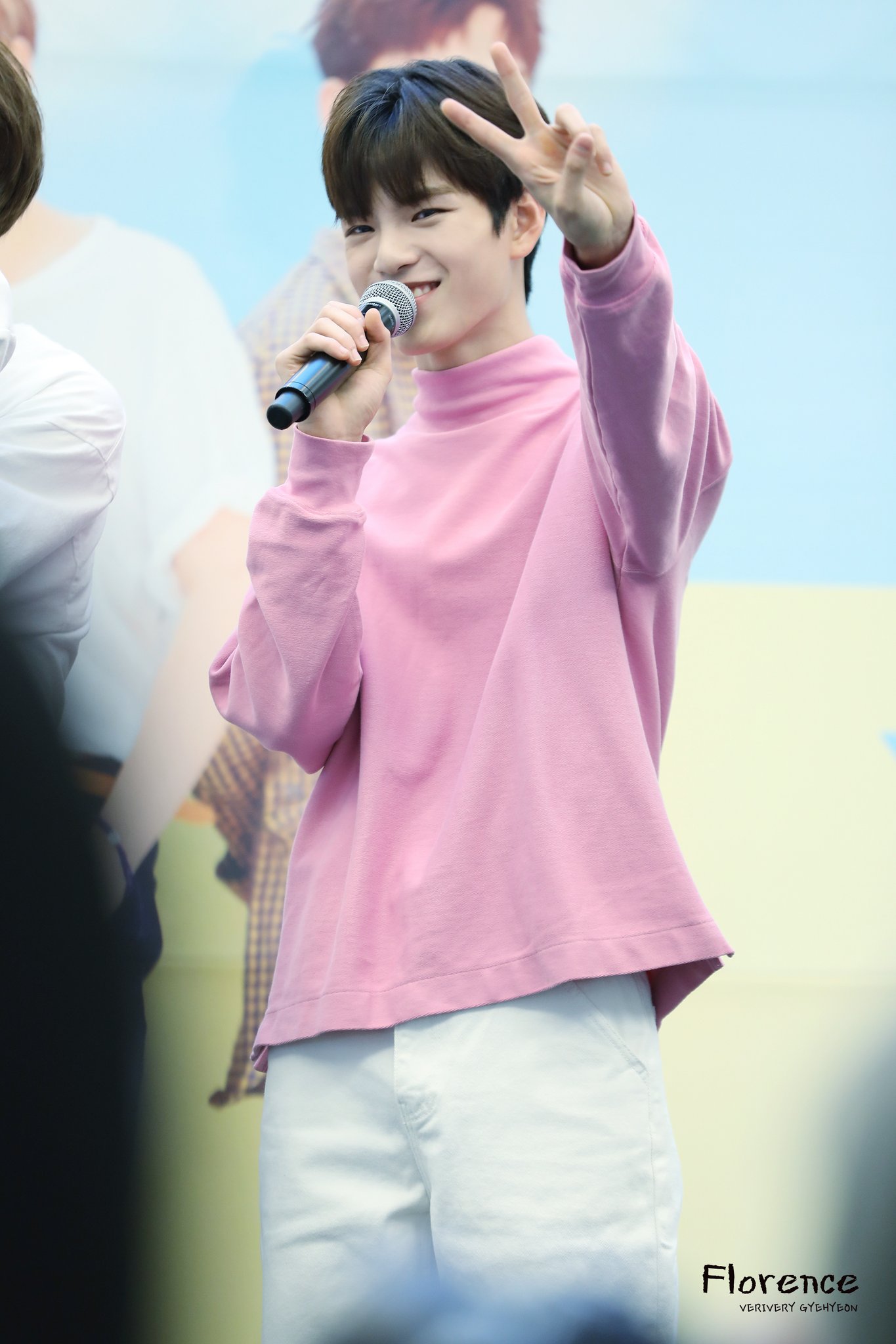 [잡담] 내 최애 프리데뷔 때 진짜 너무 귀엽다ㅠ | 인스티즈