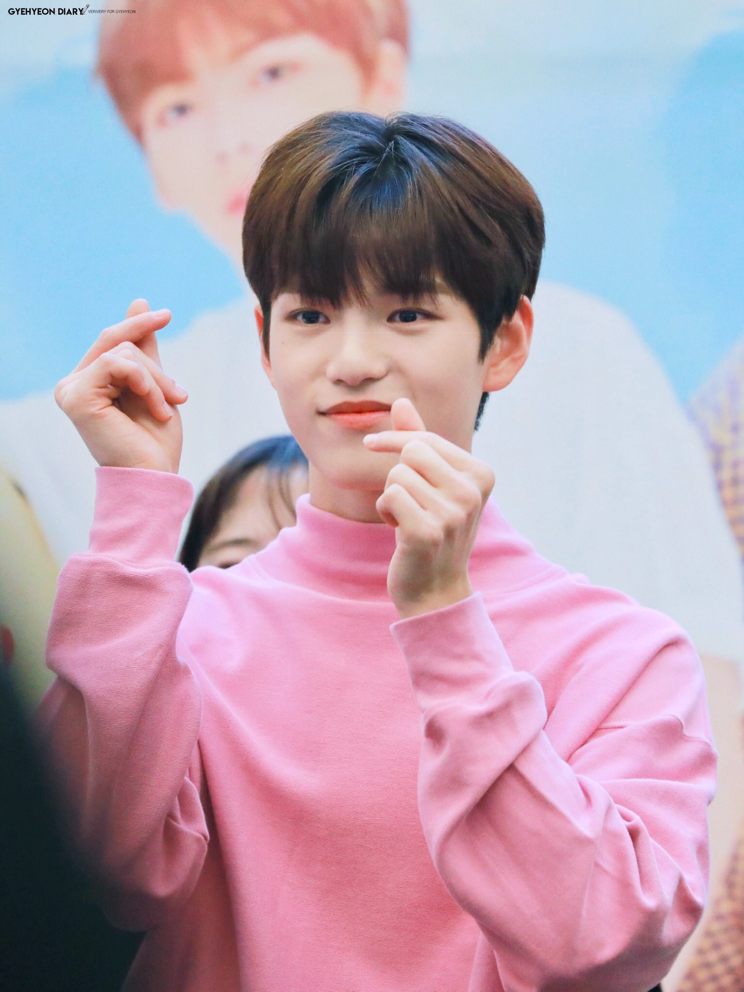 [잡담] 내 최애 프리데뷔 때 진짜 너무 귀엽다ㅠ | 인스티즈