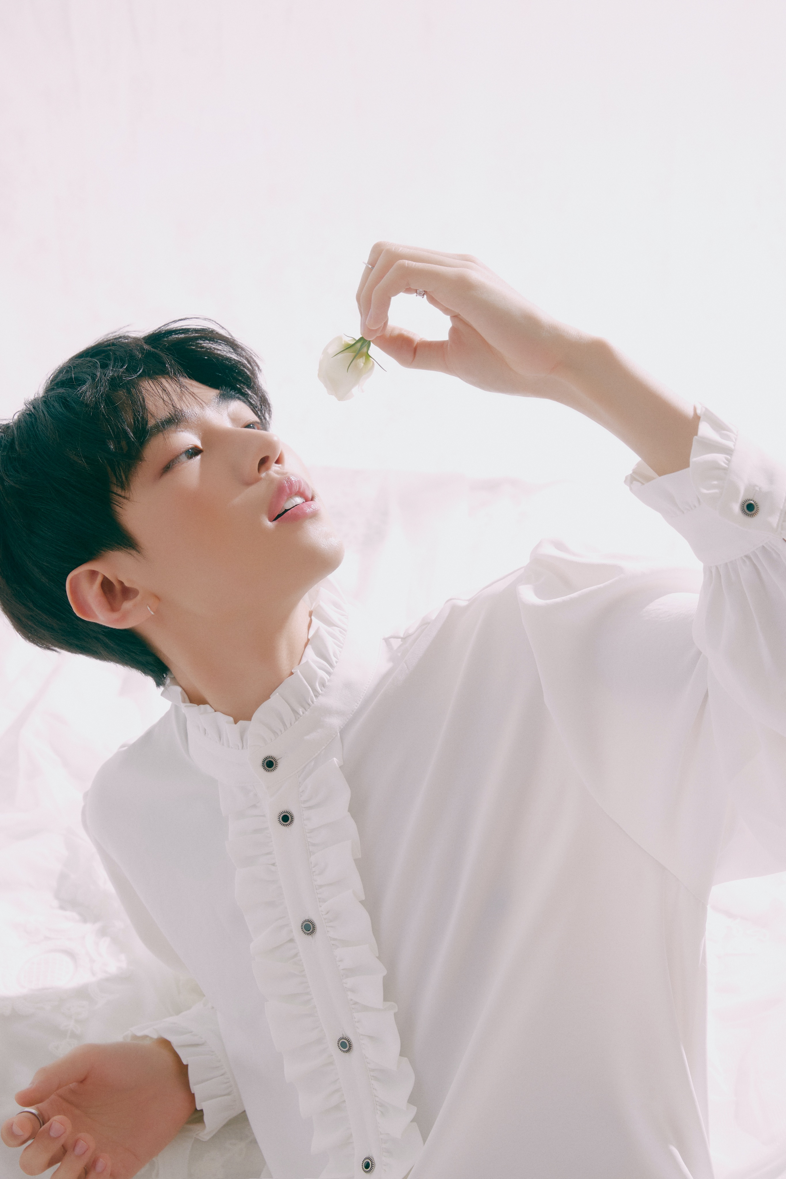 [잡담] 와 재찬이...청순한 거 미친듯이 어울리는구나? | 인스티즈